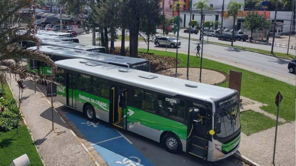 Campo Limpo Paulista recebe frota de 10 ônibus 0km Campo Limpo Paulista recebe frota de 10 ônibus 0km