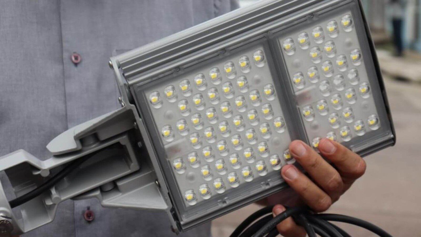 Luminárias de LED trocadas na iluminação pública de Campo Limpo Paulista