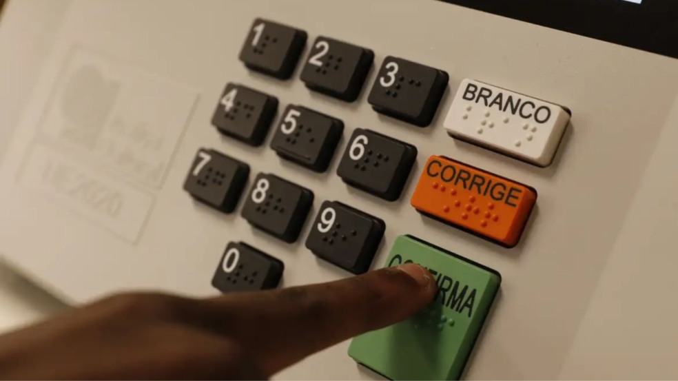 O ritmo de crescimento de candidaturas com identidade religiosa é 16 vezes maior que o aumento do total de candidaturas nos pleitos locais