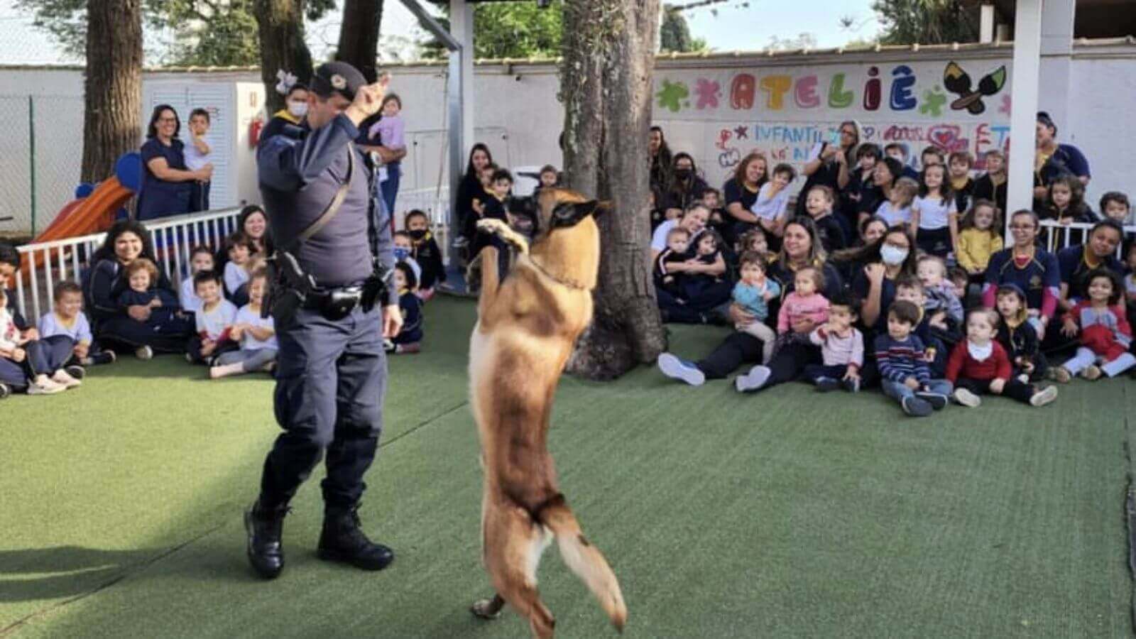 Guarda de Jundiaí com cachorro