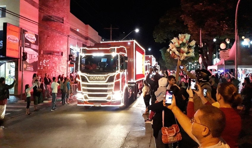 Caminhões decorados com iluminação de LED