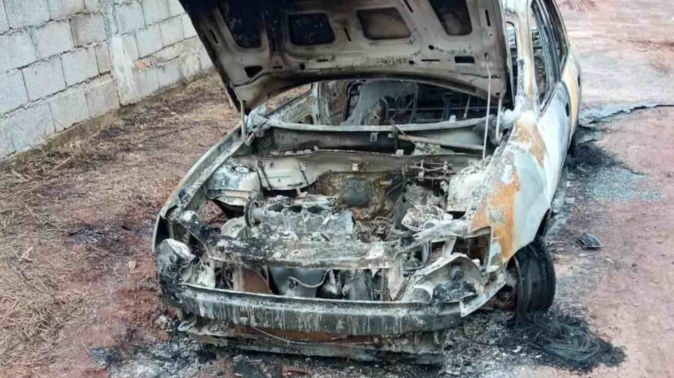 Esposa flagra marido com garota de programa, dá facadas na mulher e queima carro em Campo Limpo Paulista (Foto: Arquivo pessoal)