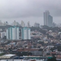 Jundia&iacute; com tempo nublado