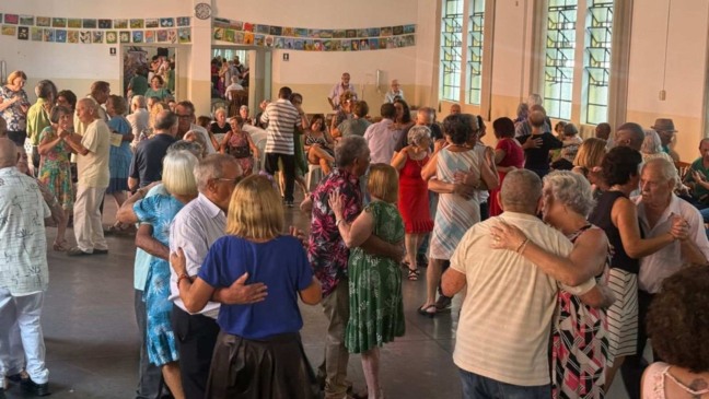 O baile recebe cerca de 200 pessoas por fim de semana