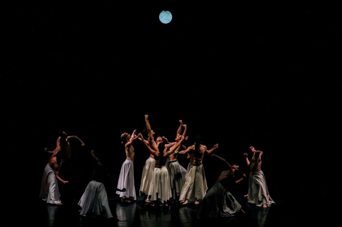 Cia Jovem de Dança de Jundiaí no espetáculo Danças pra Lua