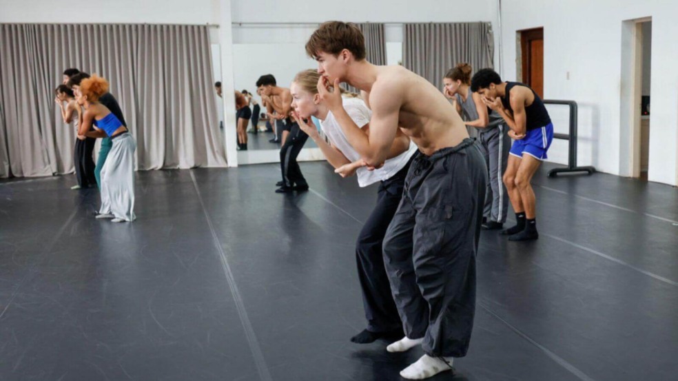 Bailarinos da Dinamarca visitam Cia. Jovem de Dança de Jundiaí