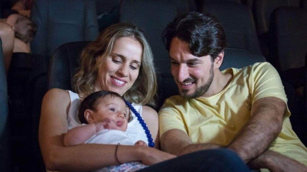 CineMaterna recebe mães, pais e bebês para sessão especial no JundiaíShopping