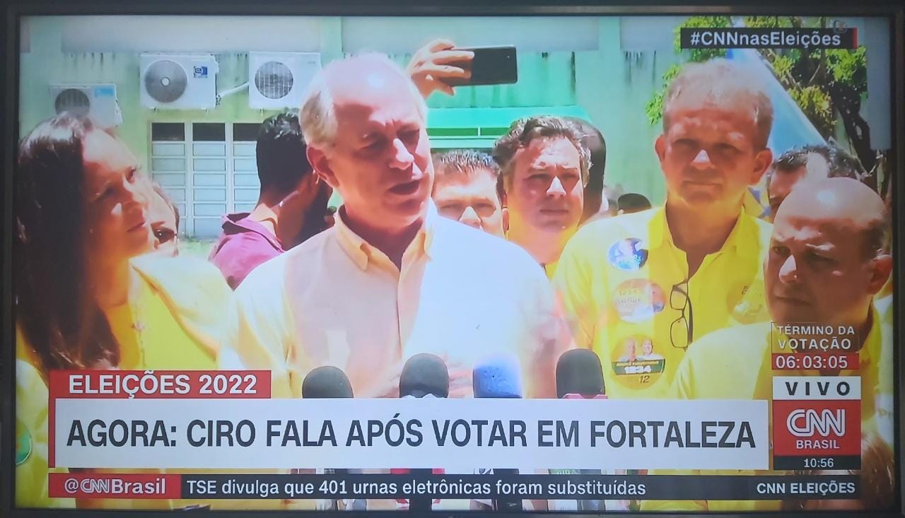Ciro Gomes vota em Fortaleza