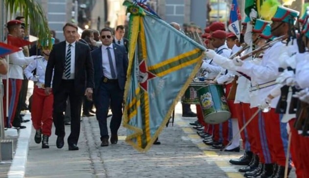 Bolsonaro em vista num colégio militar