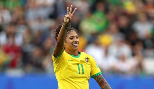 Com 3 gols, Cristiane dá show e Brasil começa com tudo na Copa do Mundo
