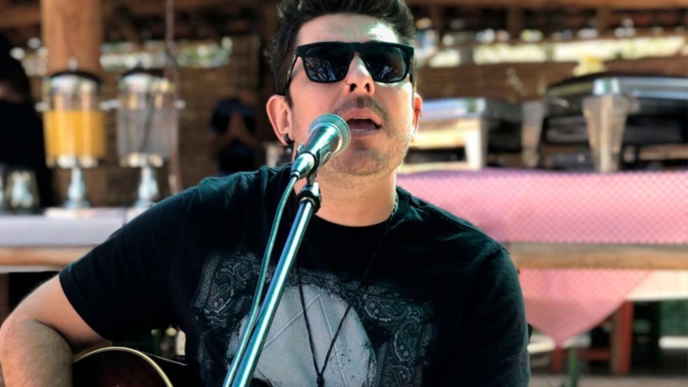 Cantor Rogério Censi