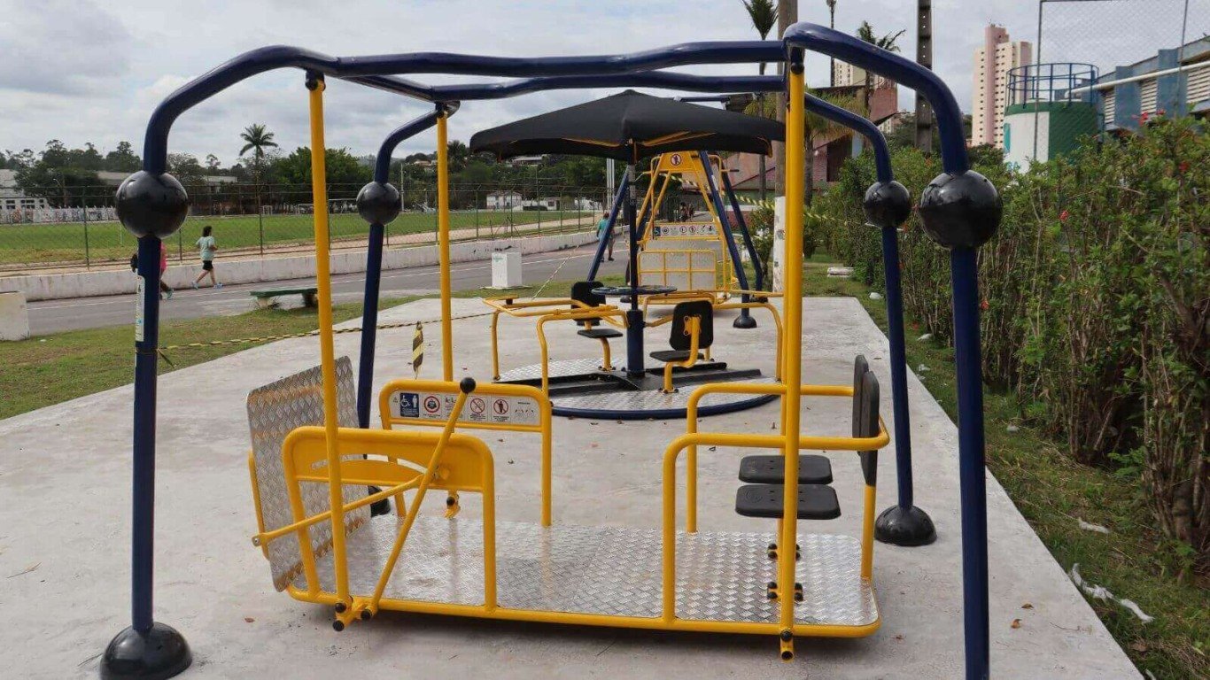 Complexo Esportivo de Campo Limpo Paulista ganha Playground Adaptado