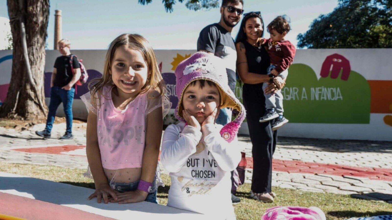 Crianças na Fábrica das Infâncias