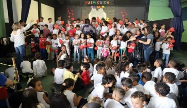 Conheça a escola que trocou o Dia dos Pais pelo Dia do ‘Quem Cuida de Mim’