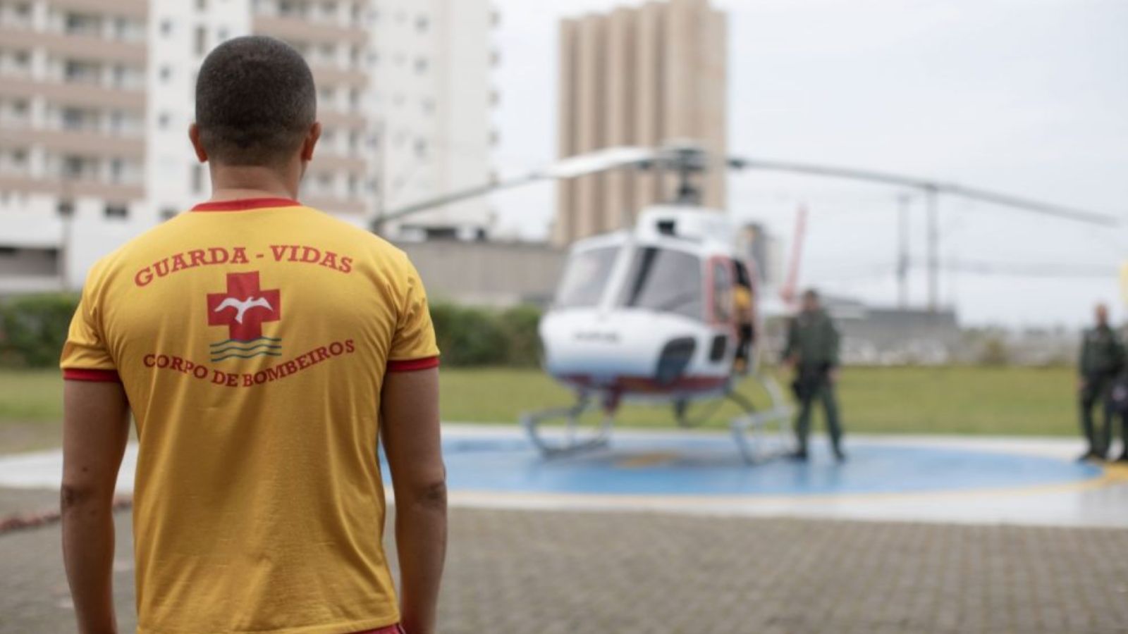 Bombeiro das praias do litoral