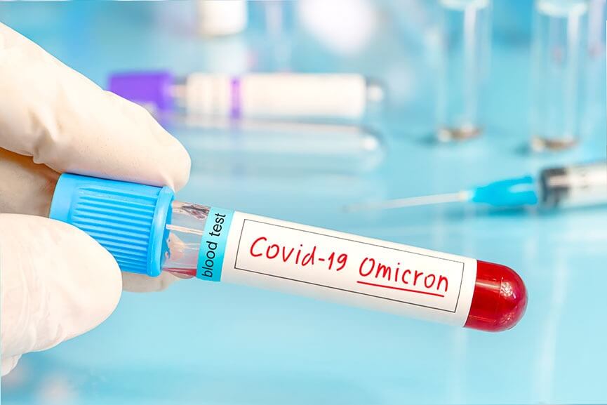 Pessoa segurando tubo de ensaio