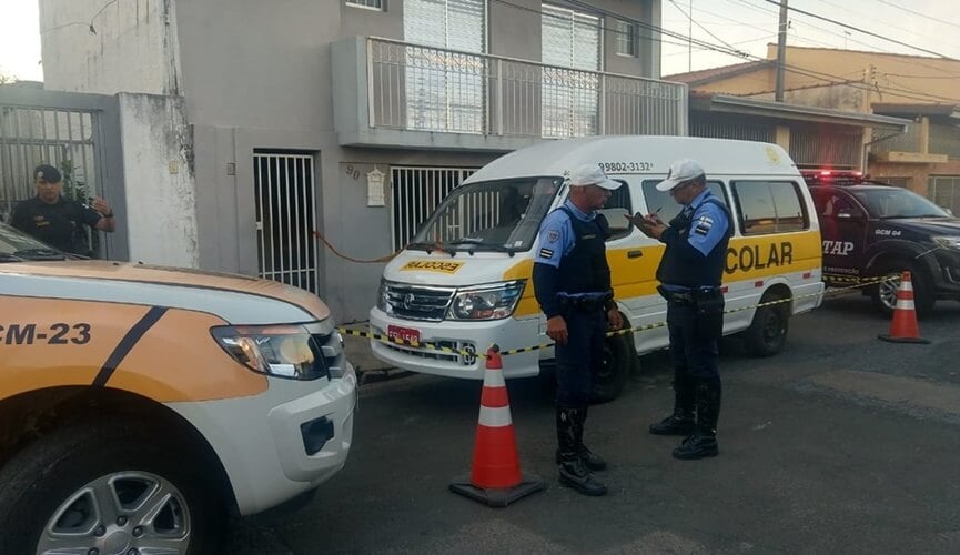 Criança de 2 anos morre atropelada por van escolar em Itu