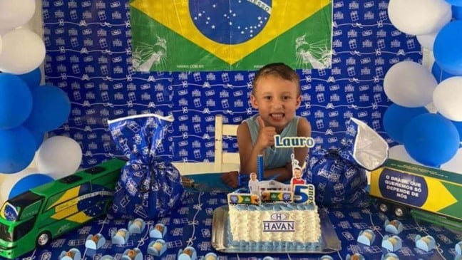 Criança ganha festa de aniversário com tema da Havan