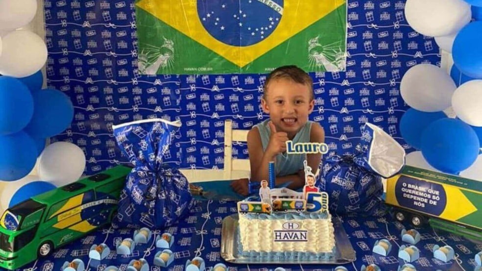 Criança ganha festa de aniversário com tema da Havan