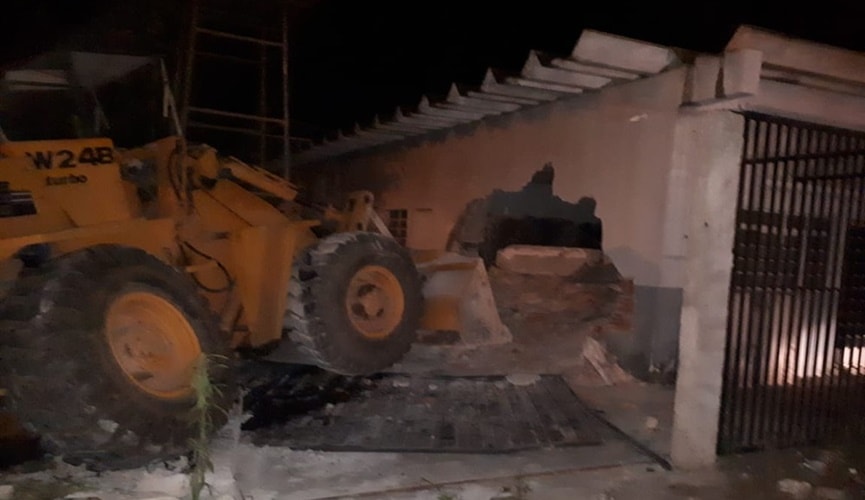 Criminosos usam pá carregadeira para furtar posto de combustíveis em Várzea Paulista