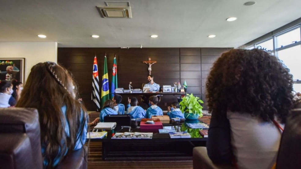 Prefeito conversou com as crianças, respondeu perguntas e falou sobre o dia a dia no Paço Municipal (Foto: Prefeitura de Jundiaí)