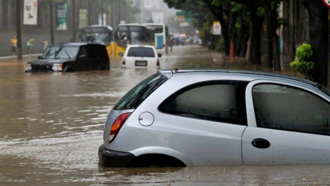 Carro em enchente