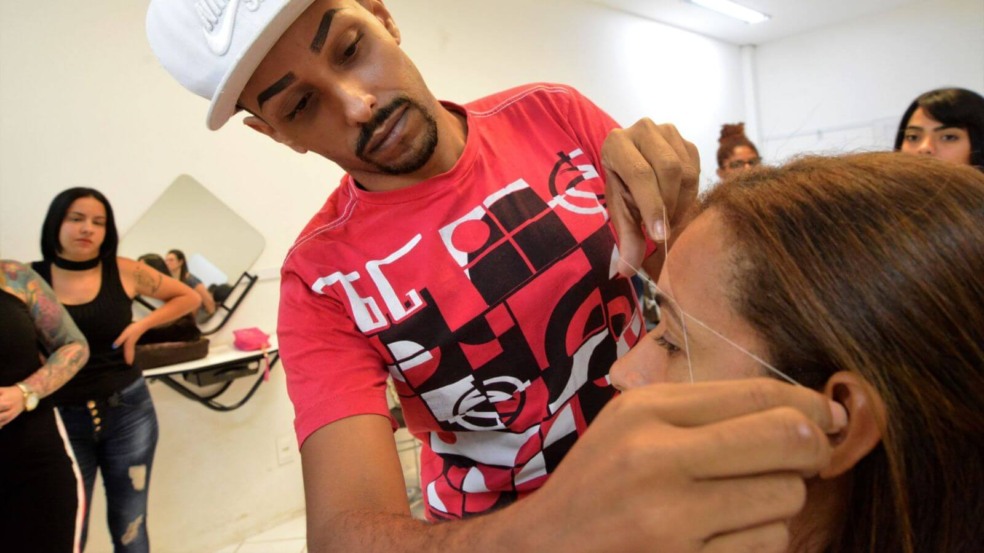 Curso gratuito de Designer de Sobrancelha