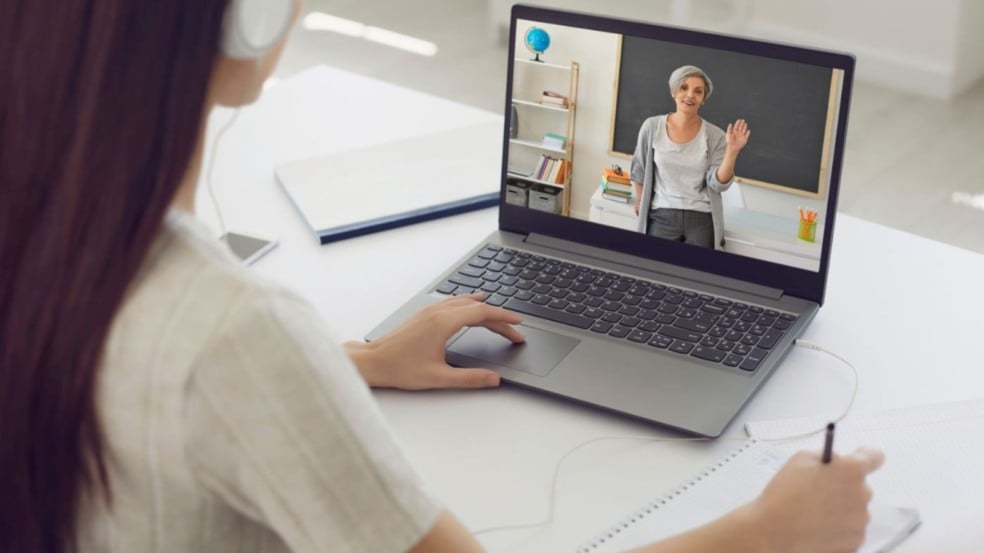 Cursos gratuitos on-line são oferecidos por universidades Cursos gratuitos on-line são oferecidos por universidades