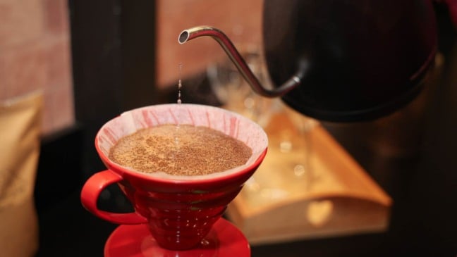 Café sendo coado. Café sendo coado.