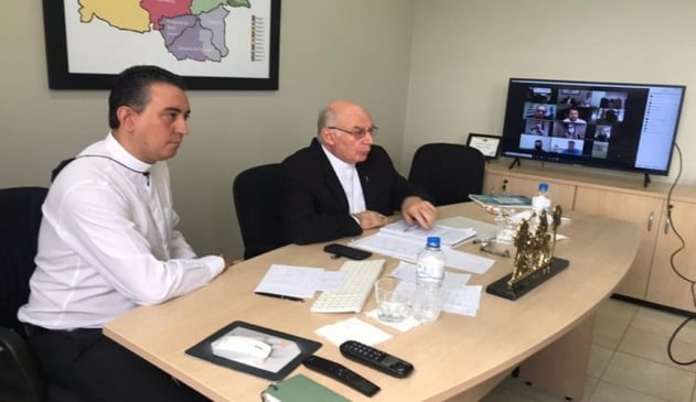 Foto de reunião com bispo