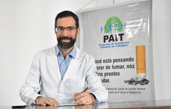 Carlos Henrique Costa é coordenador do PAIT, programa para que tabagistas se libertem do cigarro. (Foto: Larissa Knupp/Tribuna de Jundiaí)