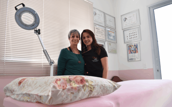 Patrícia se dedica ao projeto há dois anos; agora, ela também passará a recriar aréolas. (Foto: Larissa Knupp/Tribuna de Jundiaí)