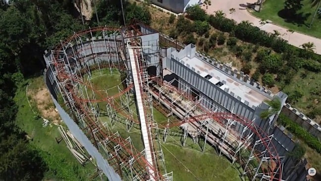 Montanha-russa em construção