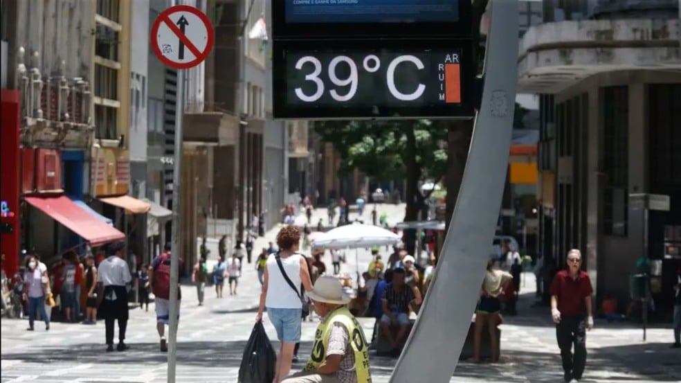 Termômetros marcando altas temperaturas