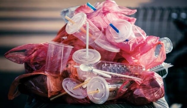 Depois dos canudos, São Paulo quer proibir uso de plásticos descartáveis