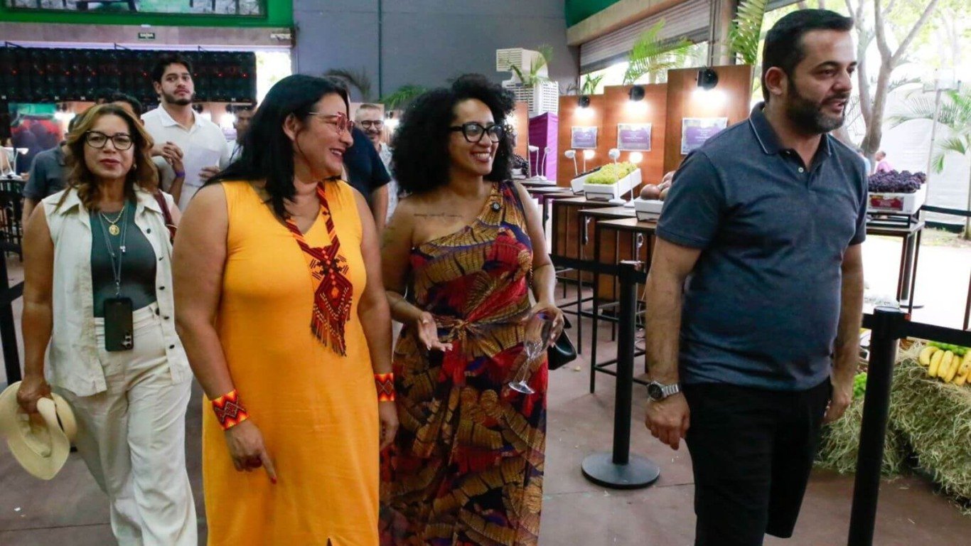 Deputada Juliana Cardoso visita a Festa da Uva em Jundiaí