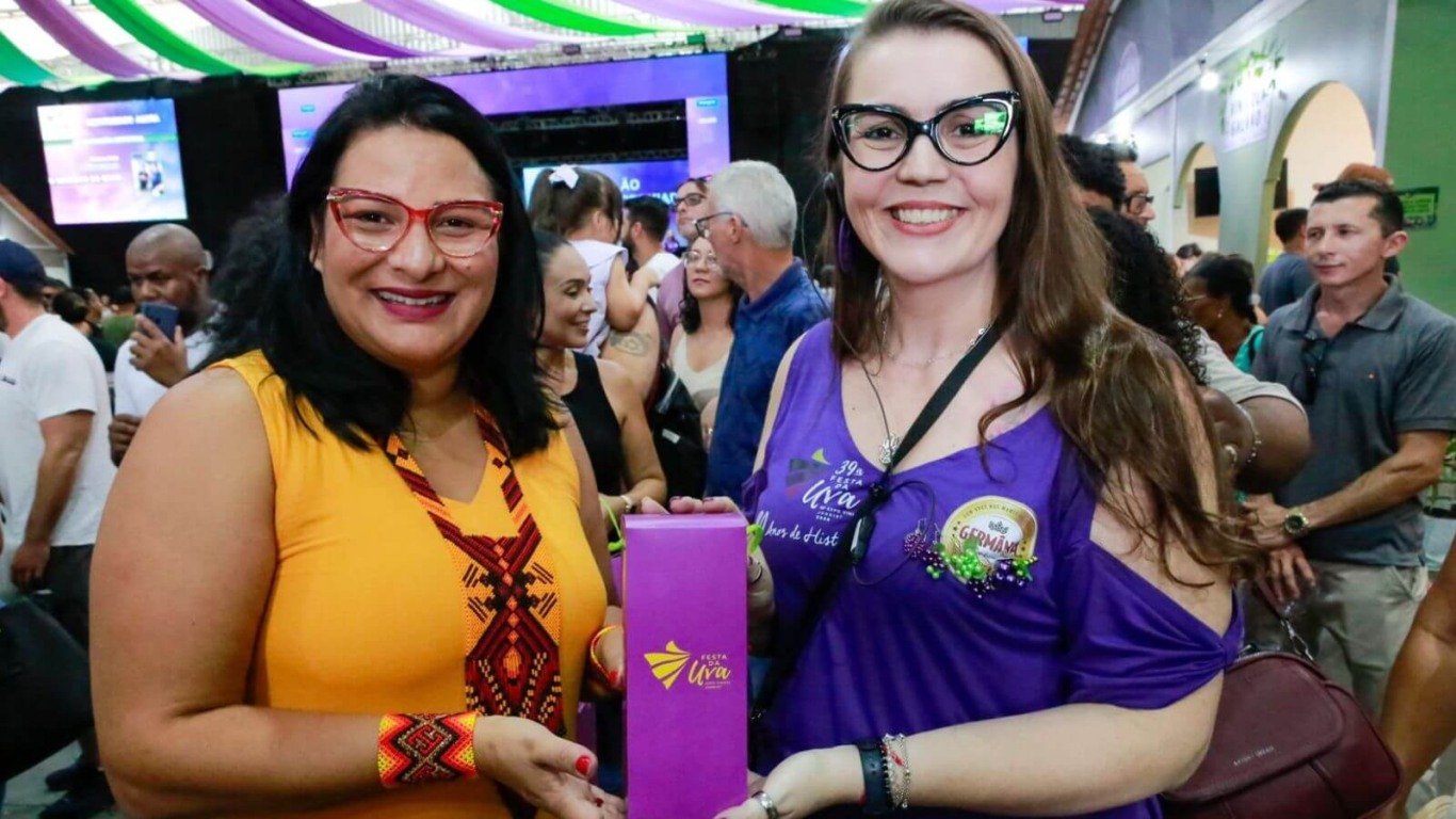 Deputada Juliana Cardoso visita a Festa da Uva em Jundiaí