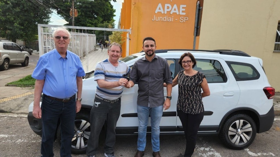 Deputado Alexandre Pereira entrega veículo e indica mais R$ 100 mil para Apae Jundiaí
