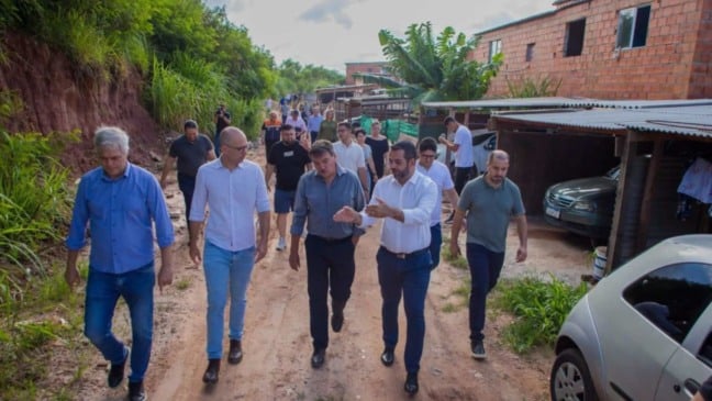 Autoridades da Prefeitura de Jundiaí em vistoria técnica.