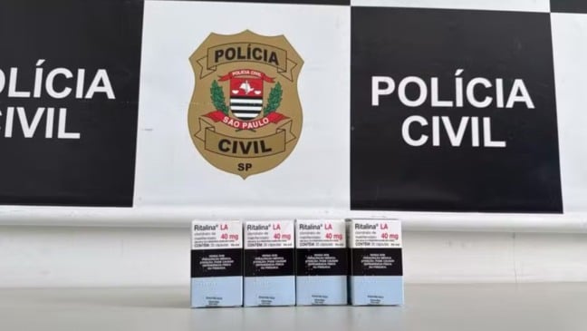 caixas do medicamento ritalina.