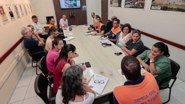Representantes de Jundiaí e Várzea Paulista em reunião.
