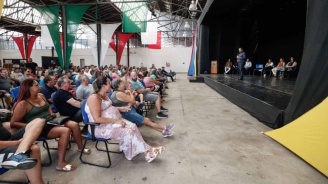 Prefeitura de Jundiaí em reunião com comerciantes.