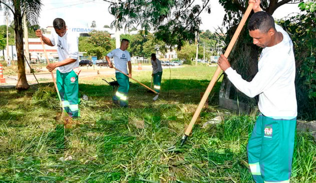 Detentos do semiaberto iniciam trabalhos de limpeza na cidade
