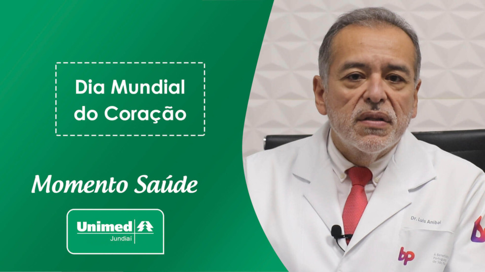 Thumb de vídeo da Unimed com médica em fundo verde