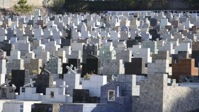 Cemitério Nossa Senhora do Montenegro, no Jardim do Lago, em Jundiaí