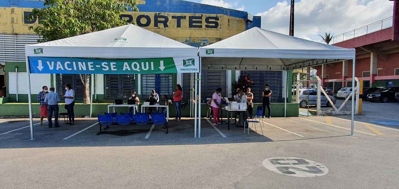 Dia_D_vacina_Covid-19_Ginásio_Nenezão-CLP-compressed