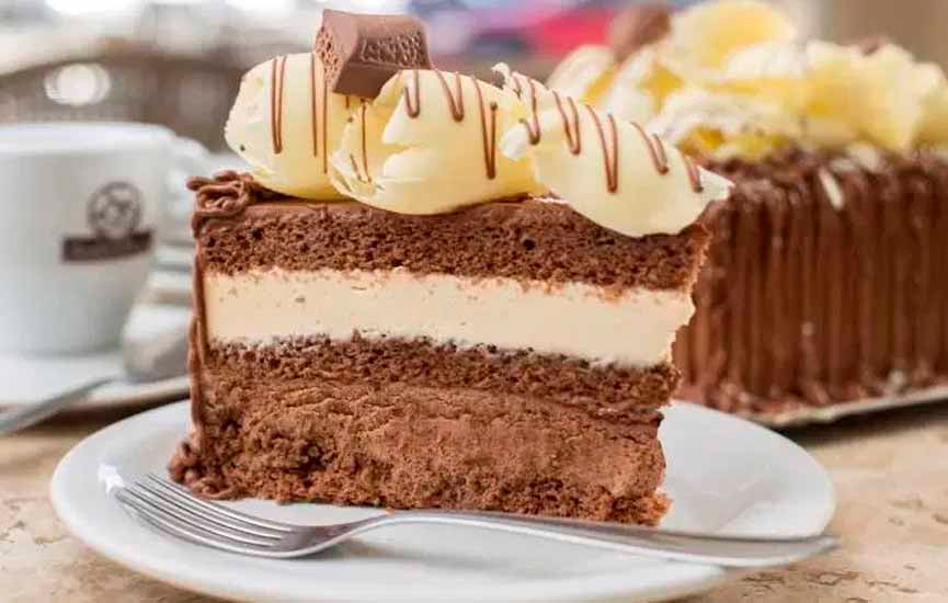 Doceria Sodiê troca brinquedo usado por uma fatia de bolo