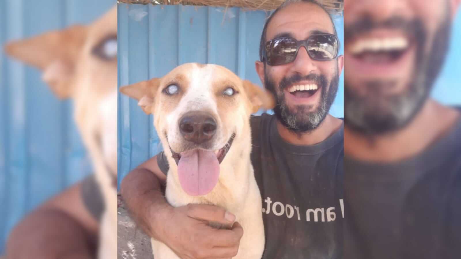 Cachorro e homem abraçados