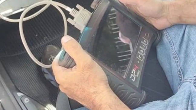 Dupla é presa suspeita de adulterar quilometragem de veículos em Jundiaí