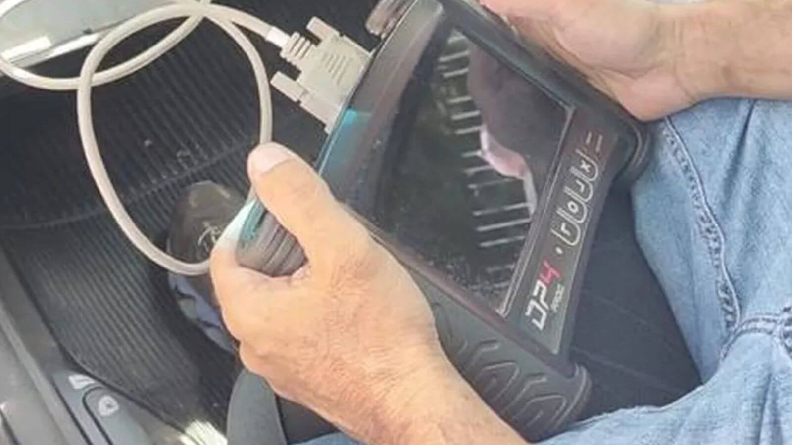 Dupla é presa suspeita de adulterar quilometragem de veículos em Jundiaí